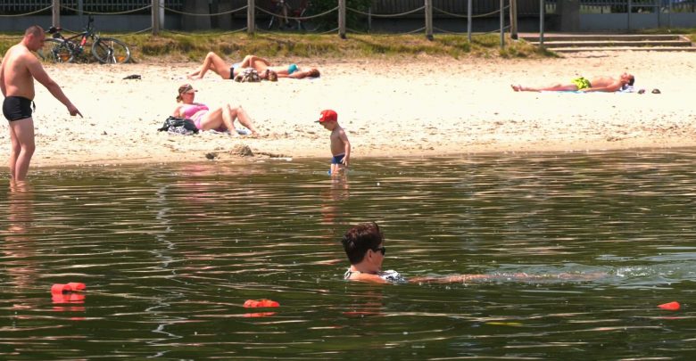 Od dziś w Dąbrowie Górniczej można pływać bezpiecznie. Oficjalnie ruszył sezon nad Pogorią III