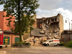 W Chorzowie w sobotę, 26 czerwca zawaliła się kamienica. Katastrofa budowlana miała miejsce przy ulicy Dworcowej. Zawaliła się kamienica, która była w trakcie remont (fot.Um Chorzów facebook)