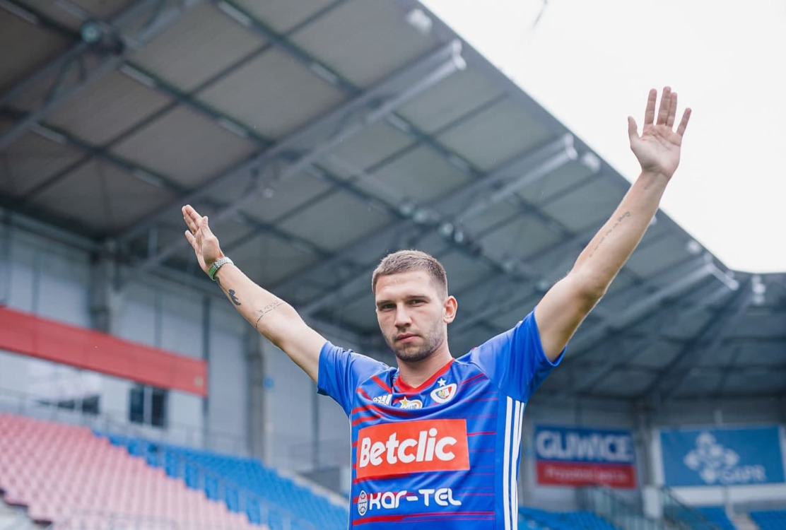 Kibice stracili już nadzieję, a tu proszę bardzo! Piast Gliwice wykupił Kubę Świerczoka! (fot. Piast Gliwice)