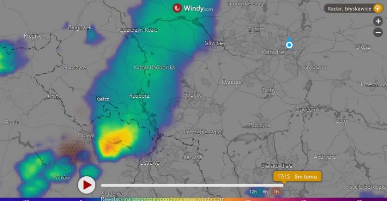 Śląskie: IMGW ostrzega przed burzami z gradem! Radar pokazuje burzę sunącą na Śląsk! (fot.www.skyradar.pl/)