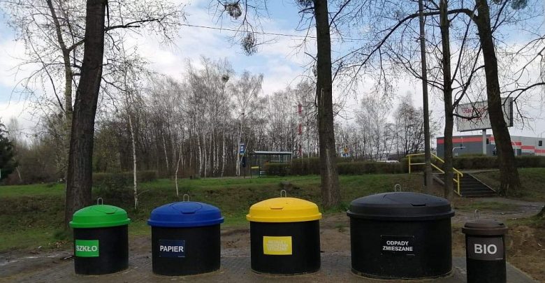 W Piekarach coraz więcej półpodziemnych pojemników na śmieci. Fot. UM Piekary Śląskie