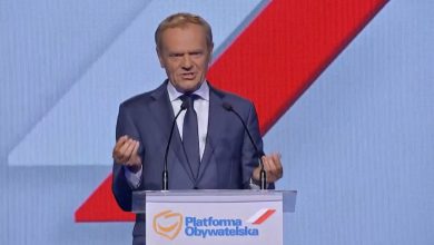 Donald Tusk znowu liderem Platformy Obywatelskiej. Były premier wraca do polskiej polityki po kilkuletniej przerwie.