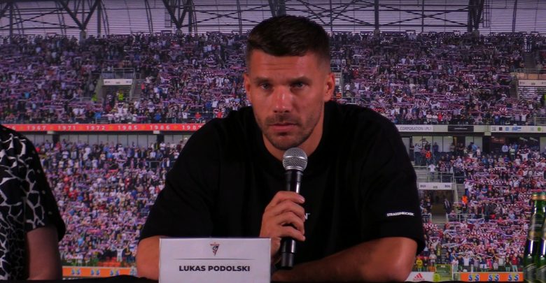 Zabrzański sen się spełnił! Łukasz Podolski piłkarzem Górnika Zabrze. Teraz marketingowe zagranie trzeba przekuć w piłkarskie