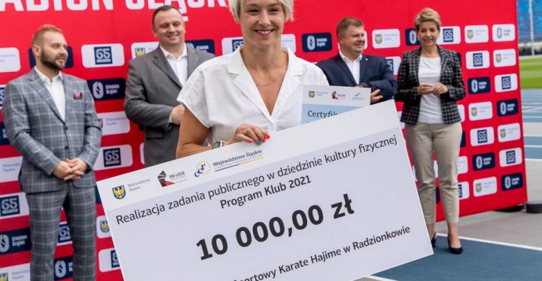 Ponad milion złotych dla śląskich klubów sportowych. Czeki niemal dla wszystkich dyscyplin (fot.slaskie.pl)