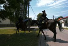 Nadal trwają poszukiwania podejrzanego 52 letniego mężczyzny, który z piątku na sobotę dokonał zbrodni w wyniku której śmierć ponieśli 44 letni mężczyzna, jego 44 letnia żona i najstarszy 17 letni syn