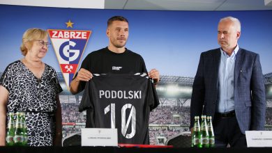 Łukasz Podolski już oficjalnie piłkarzem Górnika Zabrze. Podpisał roczny kontrakt (fot.Górnik Zabrze)