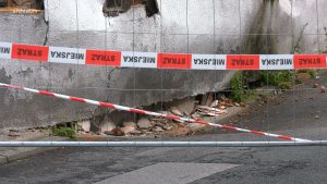 Tajemnicze zapadliska w Tarnowskich Górach mogą się skończyć zawaleniem zabytkowego budynku?