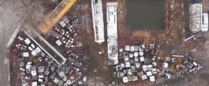 Ponad 360 ton niebezpiecznych odpadów porzuconych przy ul. Szyby Rycerskie 8 w Bytomiu-Łagiewnikach zostanie usuniętych i zutylizowanych (fot.UM Bytom)