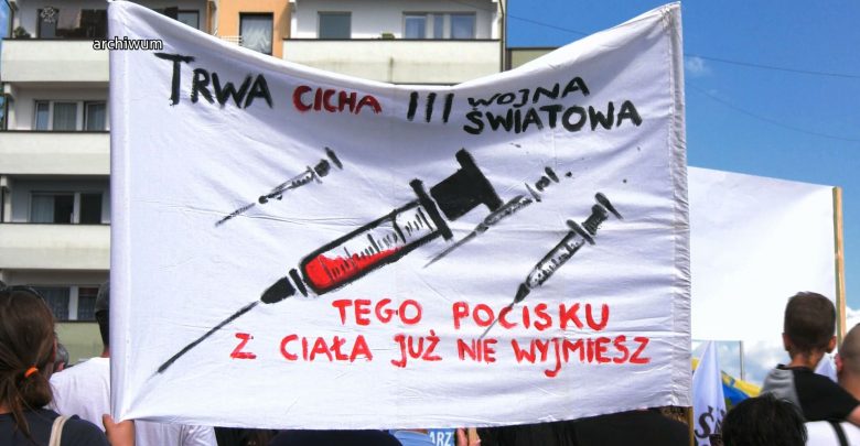 Premier Morawiecki apeluje do antyszczepionkowców. Ma dość fali fake newsów o szczepieniach na covid