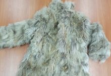 Chciał sprzedać w internecie futro z wilka kanadyjskiego. Przejęła je policja. Fot. KMP Katowice