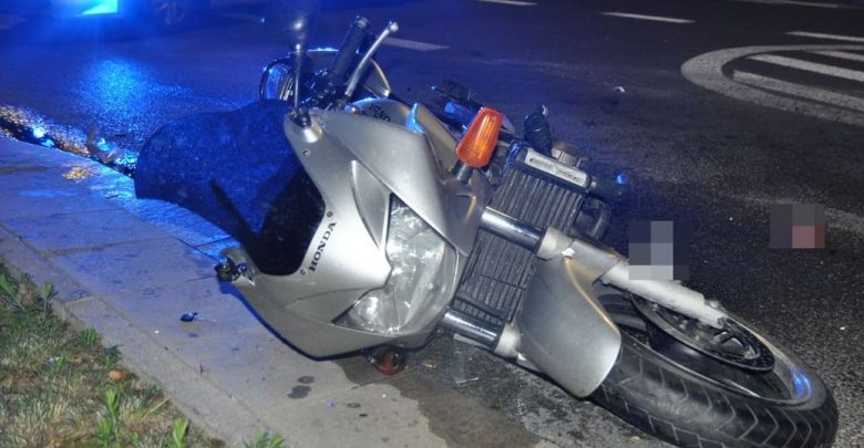 Motocyklista potrącił dziecko na pasach. On i chłopiec z poważnymi obrażeniami trafili do szpitala (fot.Policja Lubelska)