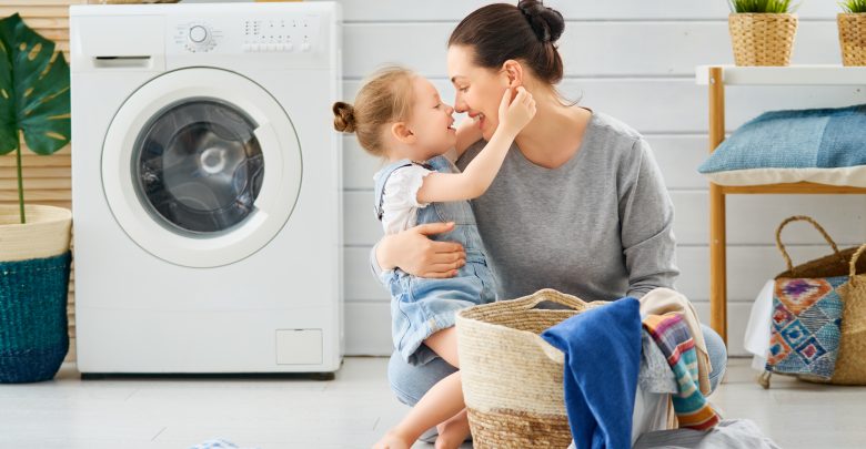 Płyn do płukania tkanin oraz ubranka Twojego dziecka – czy to dobre połączenie? (fot.: materiały partnera)