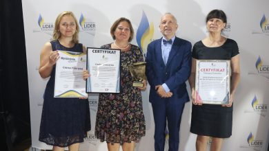 Gmina Pszczyna została wyróżniona Certyfikatem i Znakiem Jakości „Samorządowy Lider Edukacji”. W poniedziałek, 5 lipca w Lublinie odbyła się uroczysta gala zorganizowana m.in. przez Fundację Rozwoju Edukacji i Szkolnictwa Wyższego. [fot. UM Pszczyna]