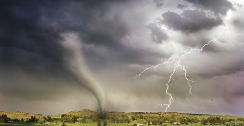 IMGW ostrzega przed trąbami powietrznymi, burzami i gradem (fot.pexels.com)