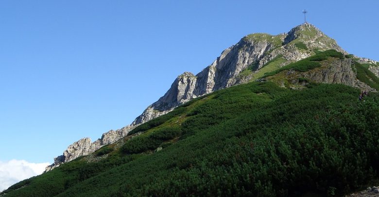 Tłok na szlakach w Tatrach. W niektórych miejscach tworzą się zatory (fot.poglądowe/www.pixabay.com)