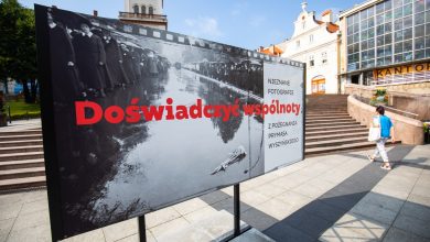 Uroczystości pogrzebowe prymasa Wyszyńskiego, który zmarł na chorobę nowotworową 28 maja 1981 r., odbyły się w niedzielę, 31 maja. [fot. Paweł Sowa / UM w Bielsku-Białej]