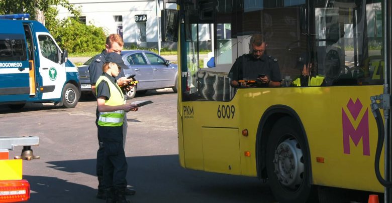 W jakim stanie są autobusy, które codziennie wożą tysiące ludzi i w jakim stanie są ich kierowcy - to sprawdzali dzisiaj w Piekarach Śląskich inspektorzy Wojewódzkiego Inspektoratu Transportu Drogowego