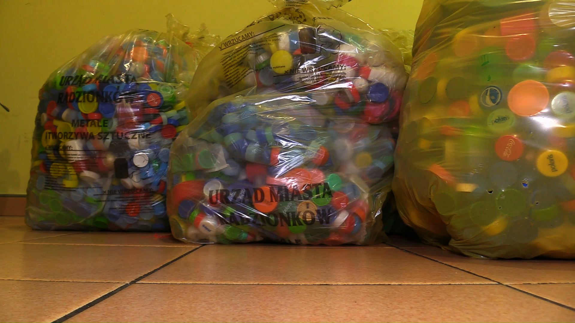 Można pomóc chorej Hani i środowisku. Radzionków namawia mieszkańców do zbiórki plastikowych nakrętek