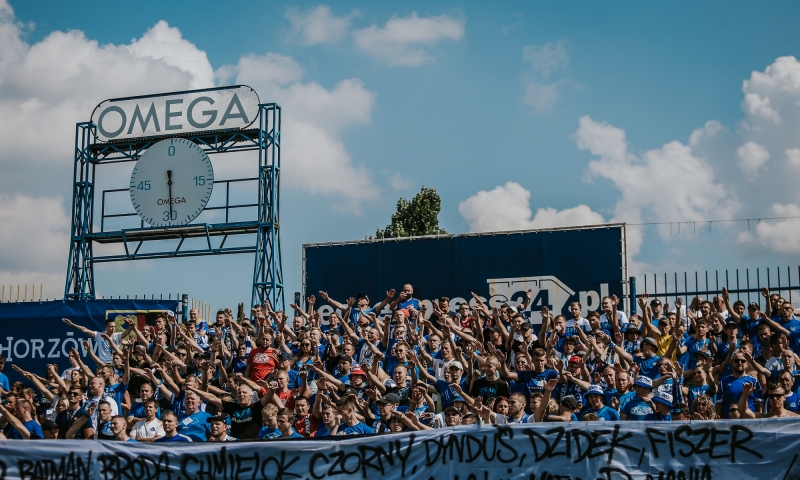 W niejednym klubie ekstraklasy o takich tłumach na trybunach mogą tylko pomarzyć! A to 2.liga (fot.Ruch Chorzów)