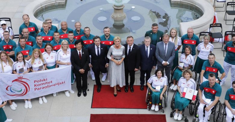 Prezydent Andrzej Duda wręczył nominacje sportowcom, którzy będą reprezentować Polskę podczas Igrzysk Paraolimpijskich w Tokio (fot.MKDNiS)