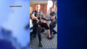 Policjanci w Zabrzu powalili mężczyznę pod sklepem. "Piłem tylko piwo zero procent" 