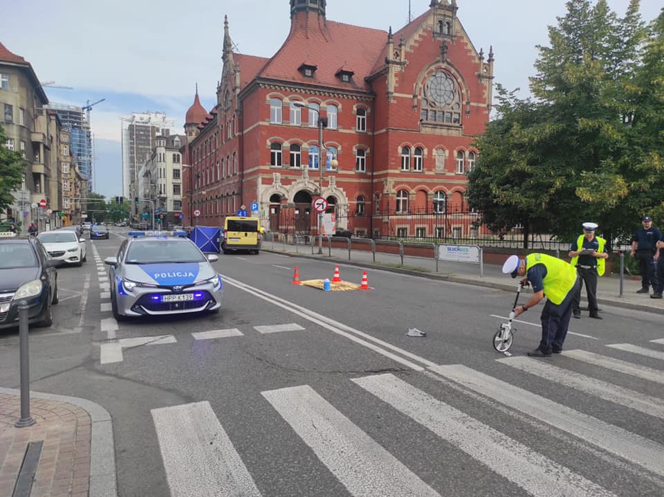 Katowice: Sąd przedłużył areszt dla kierowcy, który potrącił na ul. Mickiewicza 19-latkę