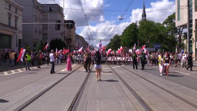 TYSIĄCE antyszczepionkowców w Katowicach. „Przyjechaliśmy, żeby zakończyć plandemię” [WIDEO]