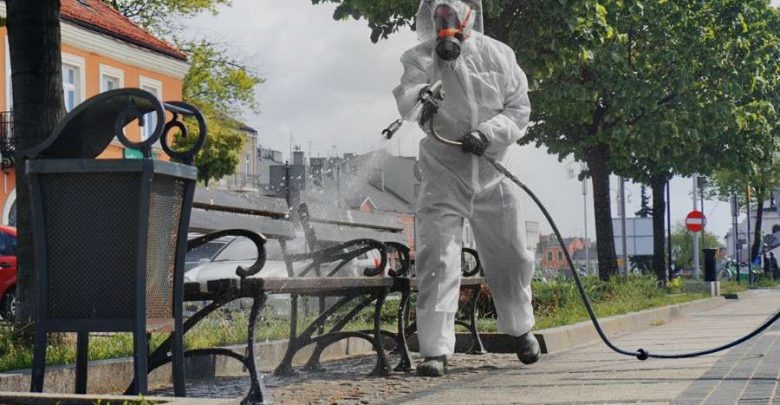Ostatnią dezynfekcję 17 sierpnia przeprowadziła firma PPHU Matpol z Częstochowy. Wykonano ją metodą zamgławiania środkiem nieżrącym i bezpiecznym dla ludzi, zwierząt oraz infrastruktury. [fot. UM Częstochowa]