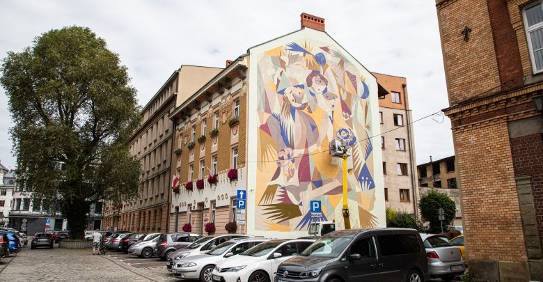 Mural jest realizowany w ramach projektu oBBraz miasta #7, organizowanego przez Galerię Bielską BWA i Fundację Galerii Bielskiej. [fot. Paweł Sowa / UM w Bielsku-Białej]