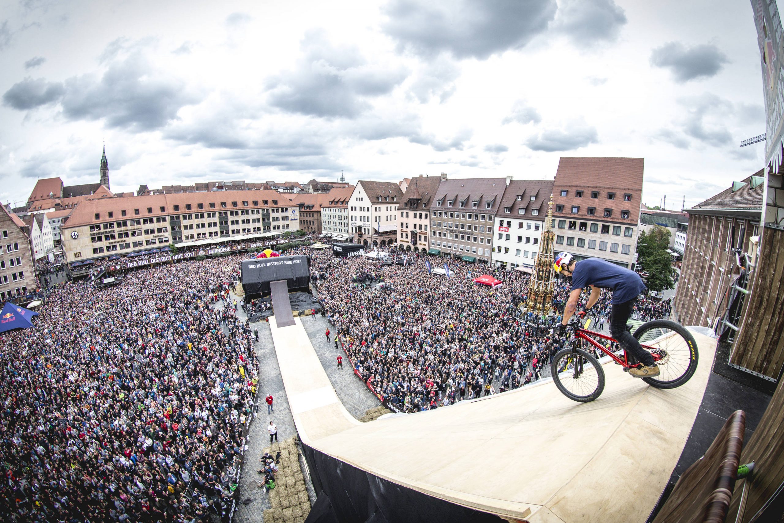 Red Bull Roof Ride w Katowicach! Będą jeździć po dachu MCK, fot. Marc Muller, UM Katowice
