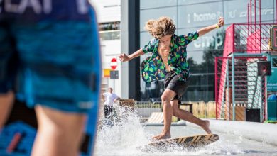 Skimboarding zapoczątkowali kalifornijscy ratownicy już w latach dwudziestych. Dzisiaj jest to pełnoprawna dyscyplina sportu, którą w Polsce uprawia się zaledwie od blisko 20 lat. [fot. materiały prasowe Instytut Publico]