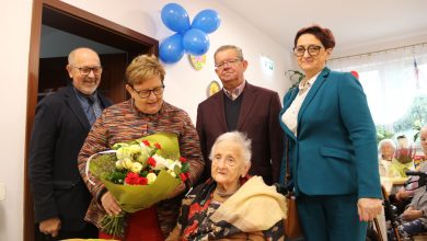 200 lat Pani Anielo! Mieszkanka Bielska skończyła 100 lat. Fot. UM Bielsko-Biała