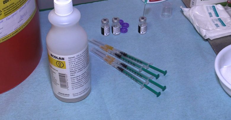 Rada Medyczna rekomenduje kolejne grupy do trzeciej dawki szczepionki na covid-19