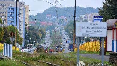 Przebudowanych zostanie 10 peronów przystankowych. Wyróżnikiem inwestycji będą zintegrowane przystanki tramwajowo-autobusowe Gołonóg Manhattan i Dąbrowa Górnicza Aleja Róż: w tych lokalizacjach autobusy zjeżdżać będą z wewnętrznych pasów jezdni na torowisko. [fot. UM Dąbrowa Górnicza / Dariusz Nowak]