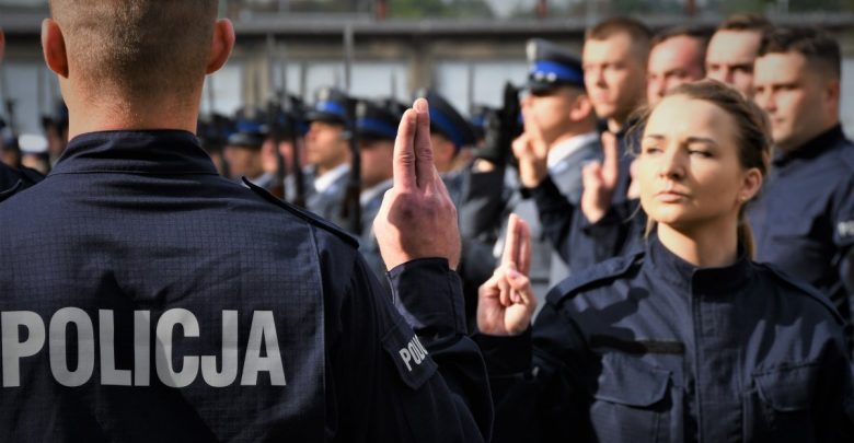Śląska policja ma ponad 100 mundurowych więcej. W Katowicach odbyło się uroczyste ślubowanie (fot.policja)