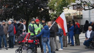 I Bielski Marsz Równości i Biało-czerwone Bielsko-Biała obok siebie. Ale incydent oficjalnie tylko jeden (fot.policja)