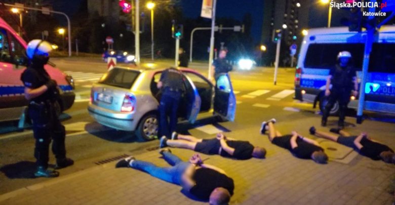 Atak na policjantów w centrum Katowic. Zatrzymano kiboli (fot.Śląska Policja)