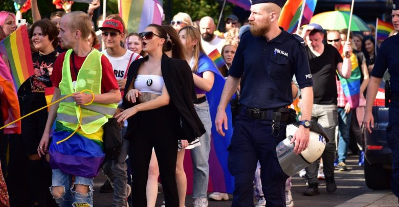 Policja w Katowicach musiała dzisiaj w Katowicach zabezpieczać 10 zgromadzeń, choć tak na prawdę to jeden i ten sam Marsz Równości (fot. KWP Katowice)