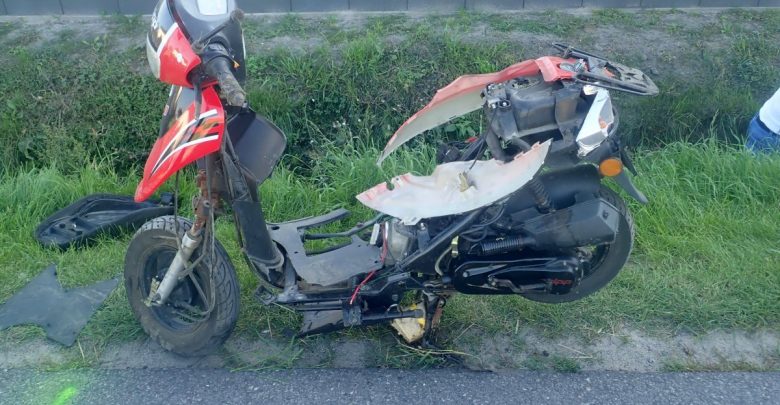 Kierowca skutera zginął w zderzeniu z osobówką. Śmiertelny wypadek w Cynkowie (fot.KPP Myszków)
