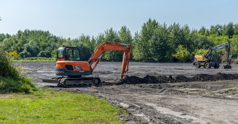 Bytom: Rozpoczęły się prace związane z budową płyty boiska w Rozbarku (fot.UM Bytom)