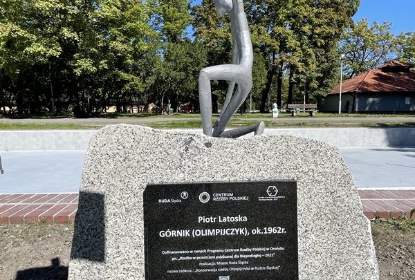 Ruda Śląska: wyremontowano rzeźbę Górnika-Olimpijczyka. Fot. UM Ruda Śląska
