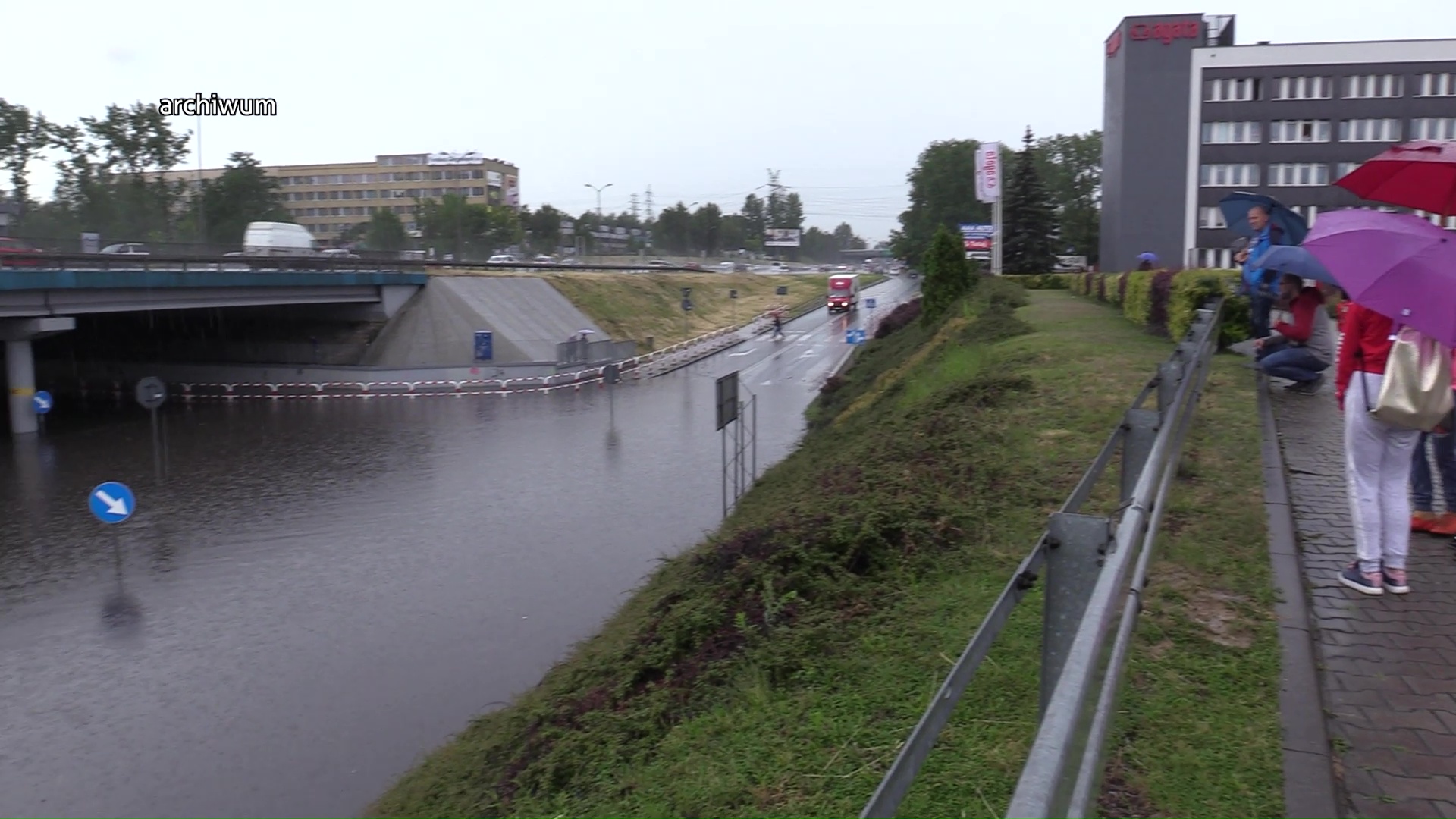 Tu droga „pływa” przy każdej ulewie. Kiedy koniec problemów na S86 w Katowicach? [WIDEO]
