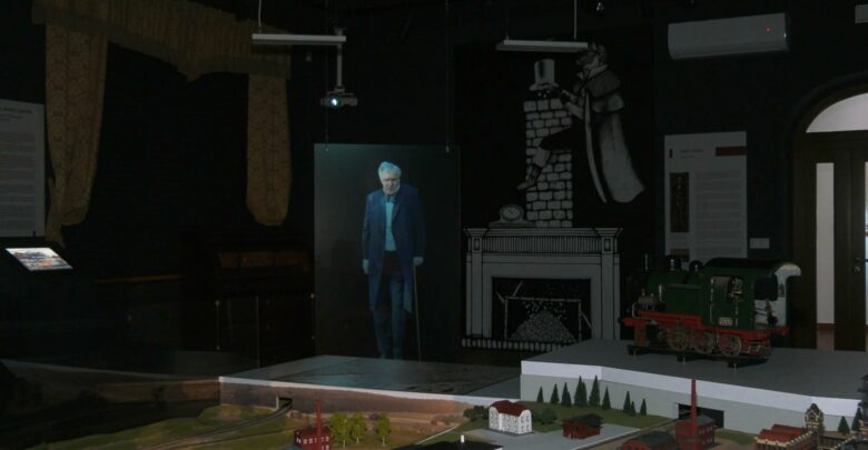 Hologram Karola Goduli oprowadza po nowej wystawie w Muzeum Miejskim w Rudzie Śląskiej