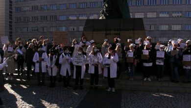 Protest medyków w Katowicach. Chcieli w ten sposób wesprzeć białe miasteczko