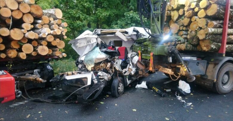 Kierowca ciężarówki nie ustąpił pierwszeństwa. 62-latek z białego ducato zginął na miejscu (fot.Policja Kujawsko-Pomorska)