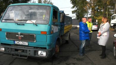 Miało być lepiej... a lepiej nie mówić. Takiego zdania są przewoźnicy, którzy po kilka dni oczekują na załadowanie eko-groszku z kopalni Chwałowice w Rybniku. Powód? Polska Grupa Górnicza wprowadza kolejne limity sprzedaży węgla