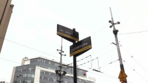 Katowice rozpoczęły wdrażanie Systemu Informacji Miejskiej. Jak na razie nowe tabliczki z nazwami ulic można zobaczyć w Śródmieściu w okolicach rynku.