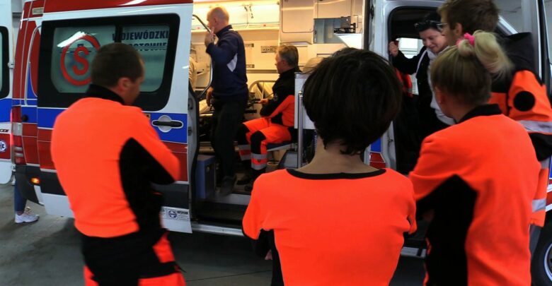 Karate i judo w karetce pogotowia? Śląskich ratowników szkolono dzisiaj z samoobrony