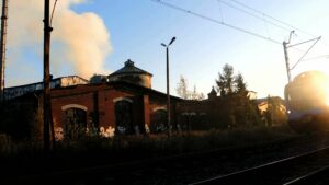 Trwa ustalanie co spowodowało ogromny pożar lokomotywowni w Katowicach