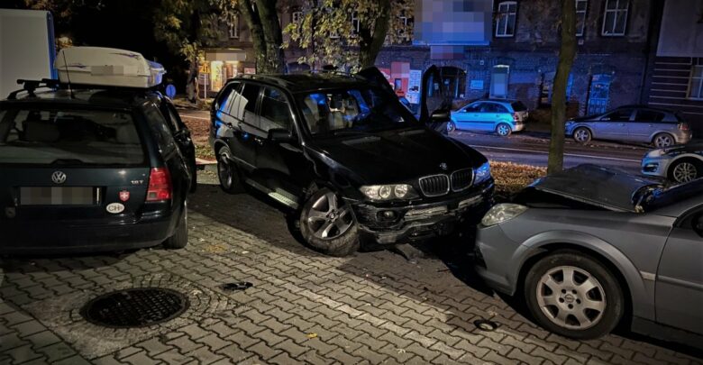 Mikołów: Pijana 22-latka w BMW X5. Uciekała przed policją, staranowała 3 samochody (fot.Śląska Policja)